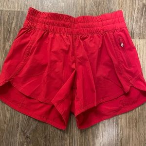 Lululemon Tracker Low Rise Short 4” (US 6)